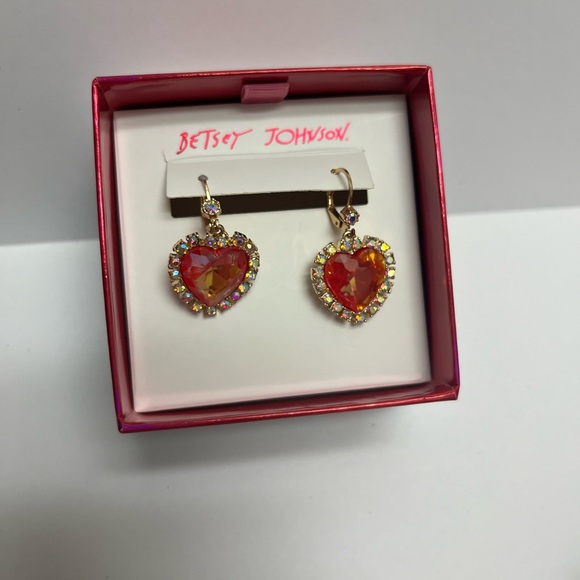 NWT ♥️⚜️💖 BETSEY JOHNSON Valentine Heart Shaped Earrings - Picture 12 of 12